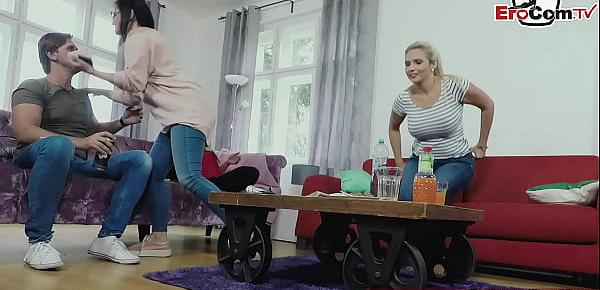 Deutsche dünne brünette milf bekommt anal fick im kleinen Arsch